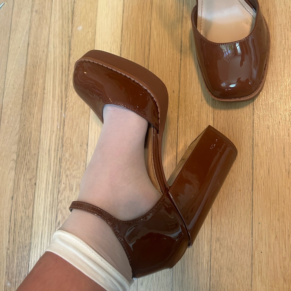 Brown Patent heels 9 ❤️